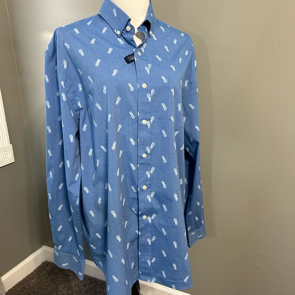 Crown and ivy men’s extra large, classic fit motion flag shirt new